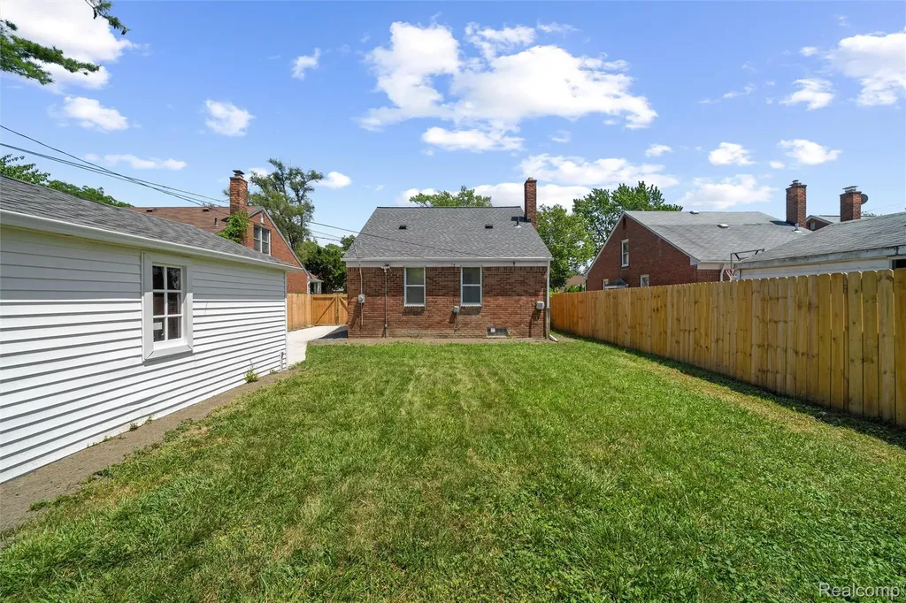 20323 Regent Drive Detroit City MI 48205