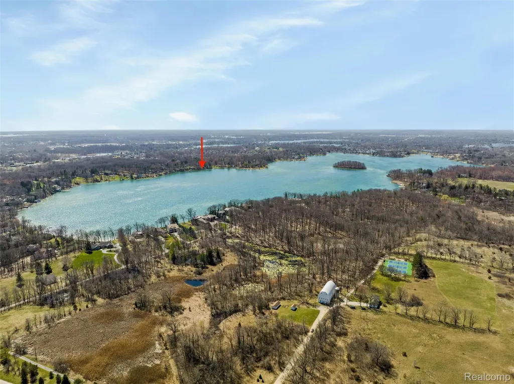 940 Lake Angelus Shores Lake Angelus City MI 48326