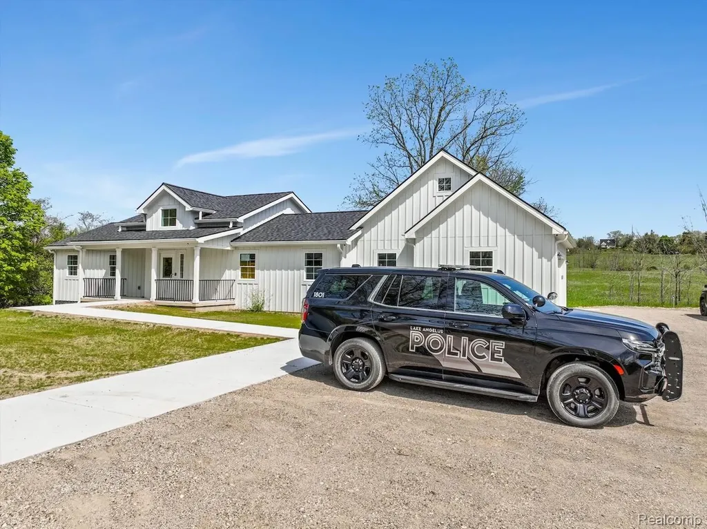 940 Lake Angelus Shores Lake Angelus City MI 48326