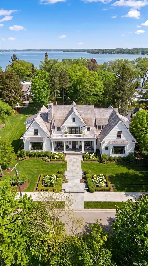 940 Lake Angelus Shores Lake Angelus City MI 48326
