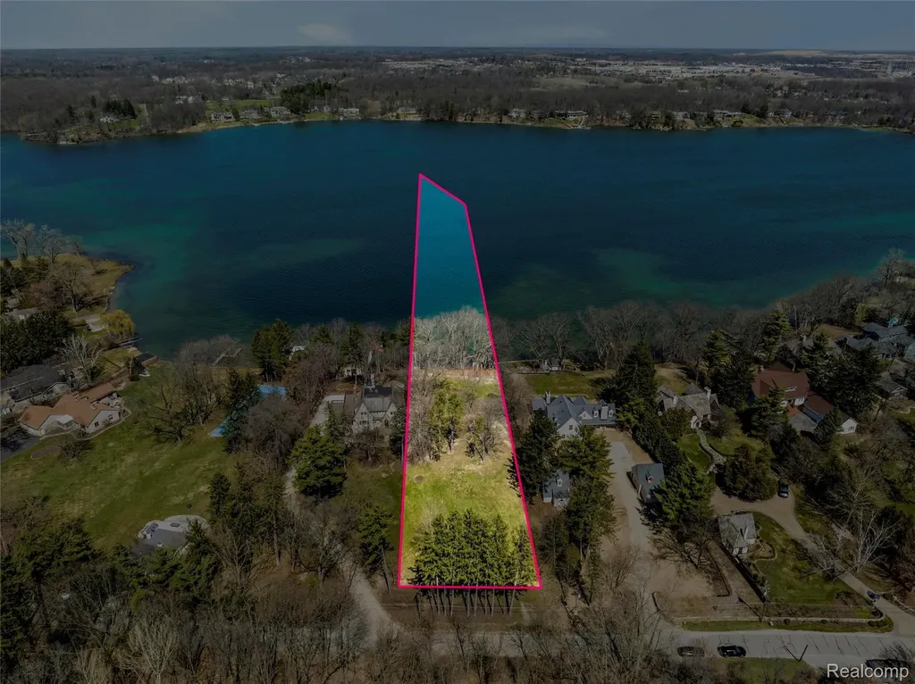 940 Lake Angelus Shores Lake Angelus City MI 48326