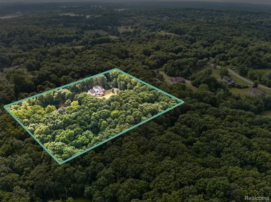 2523 Pheasant Run Brandon Charter Township MI 48462