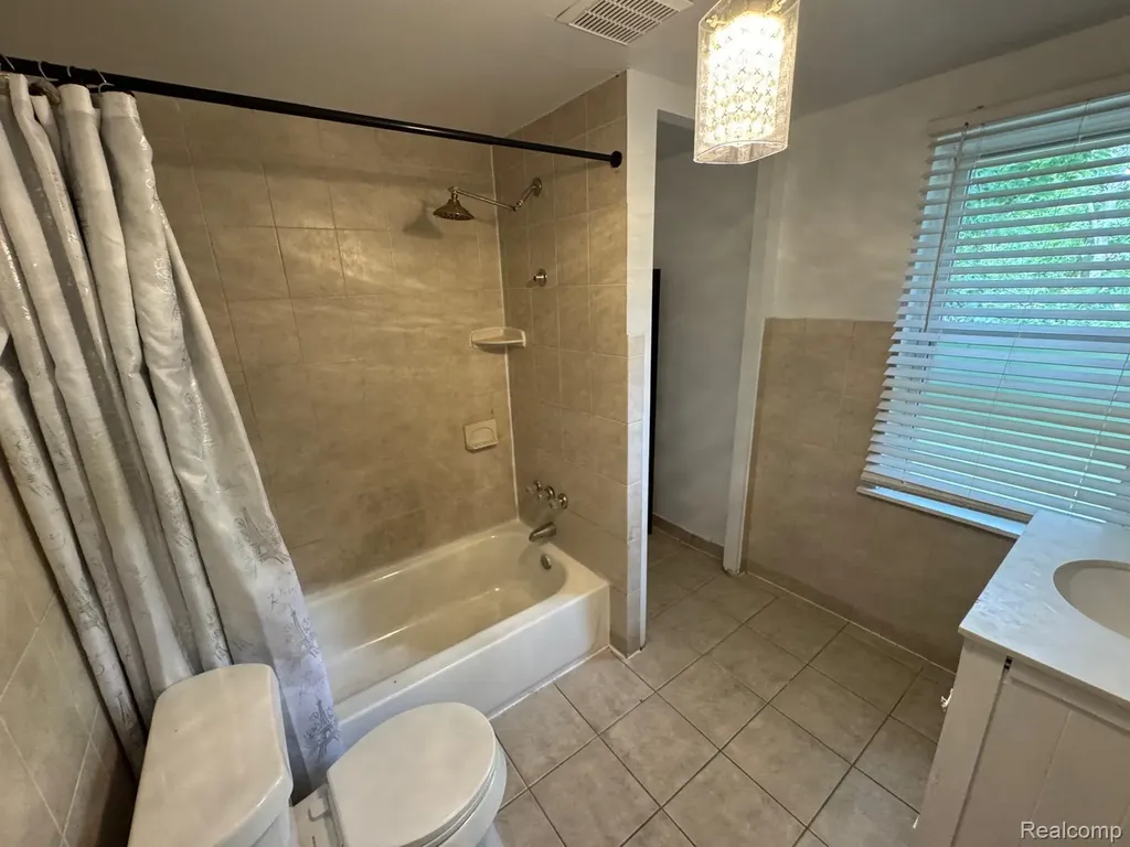 30782 Fairfax Street Southfield City MI 48076