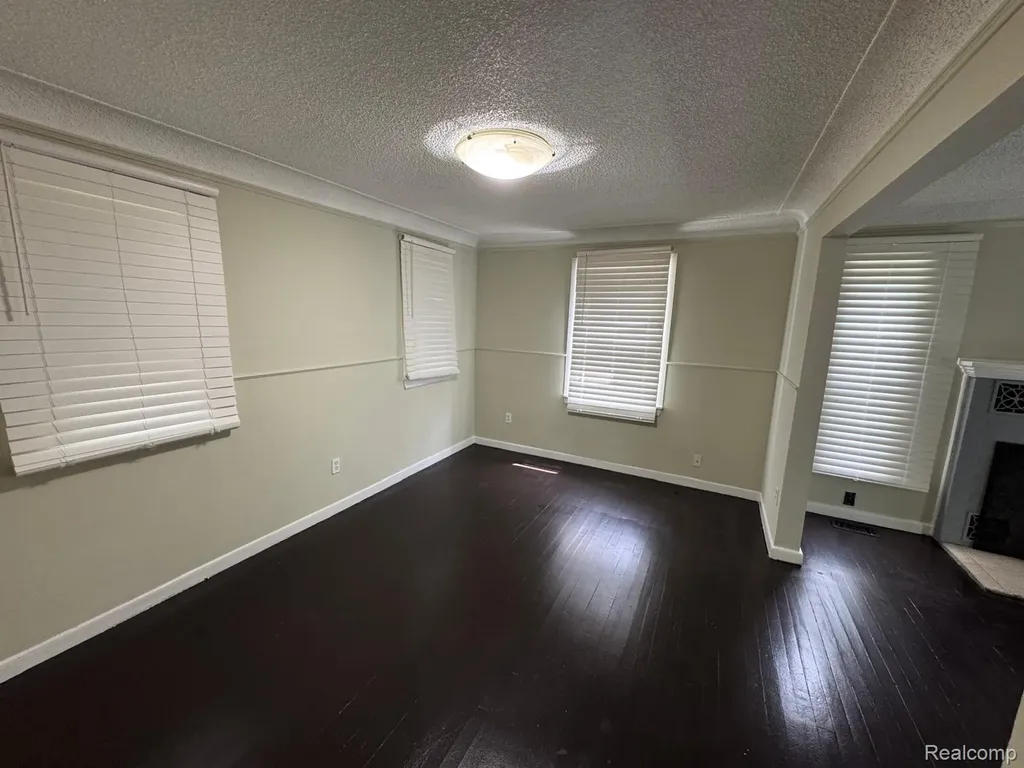 30782 Fairfax Street Southfield City MI 48076