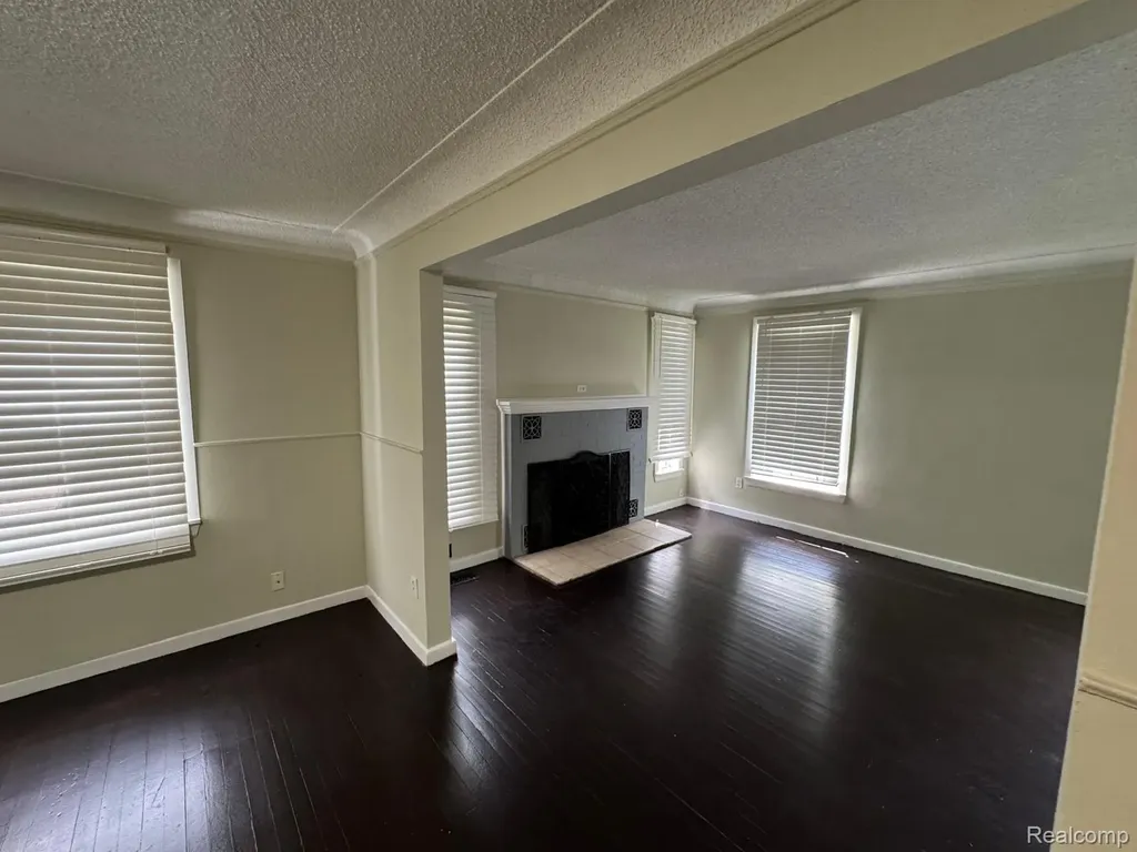 30782 Fairfax Street Southfield City MI 48076