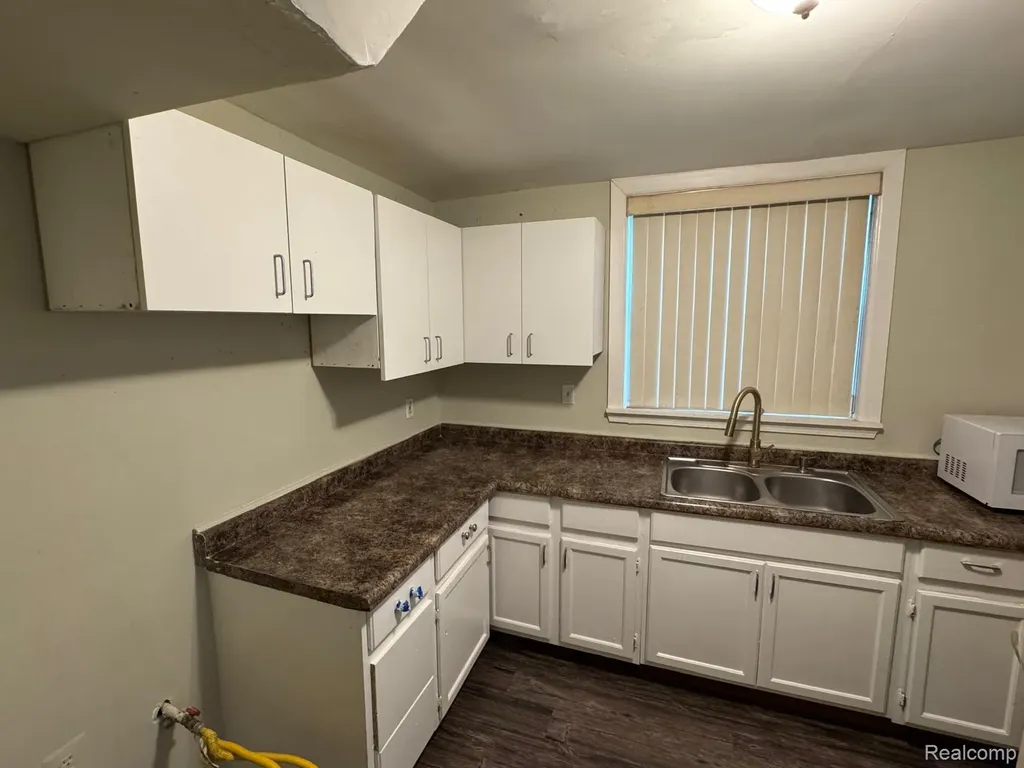 30782 Fairfax Street Southfield City MI 48076