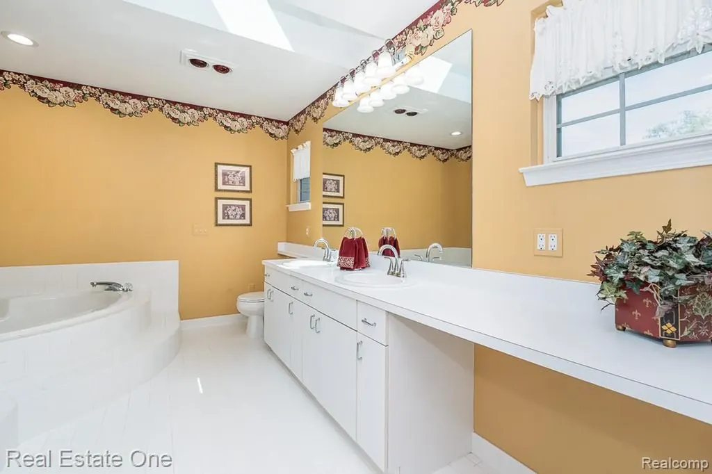 5936 Creekside Drive Troy City MI 48085