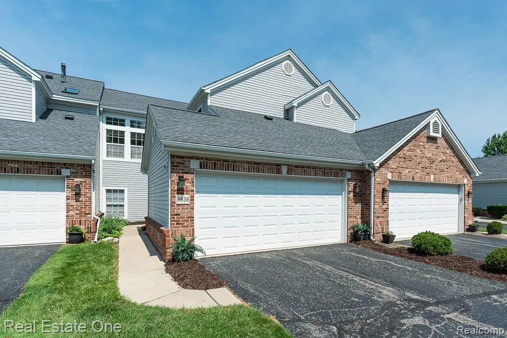 5936 Creekside Drive Troy City MI 48085