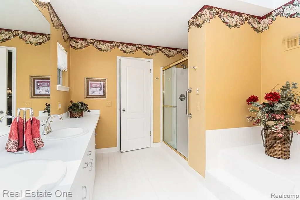 5936 Creekside Drive Troy City MI 48085