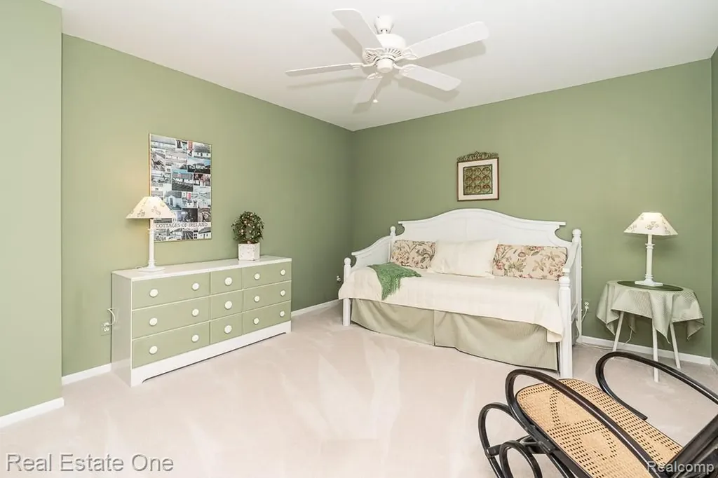 5936 Creekside Drive Troy City MI 48085