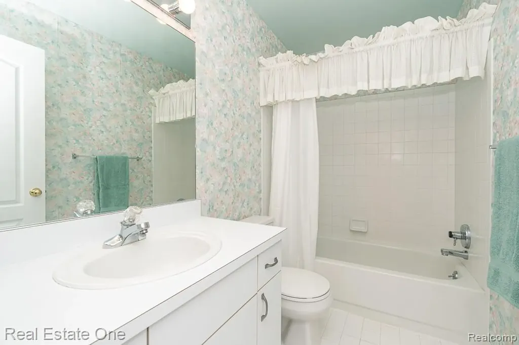 5936 Creekside Drive Troy City MI 48085
