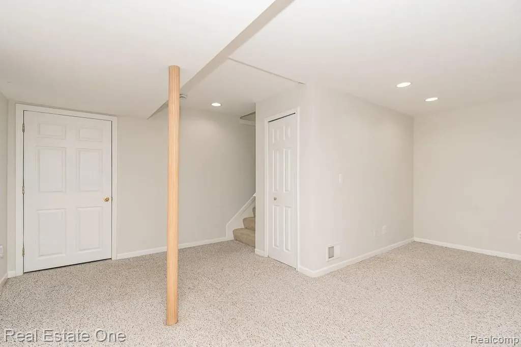 5936 Creekside Drive Troy City MI 48085
