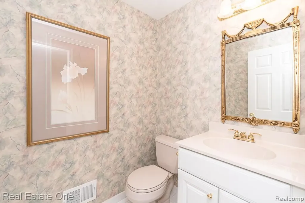 5936 Creekside Drive Troy City MI 48085