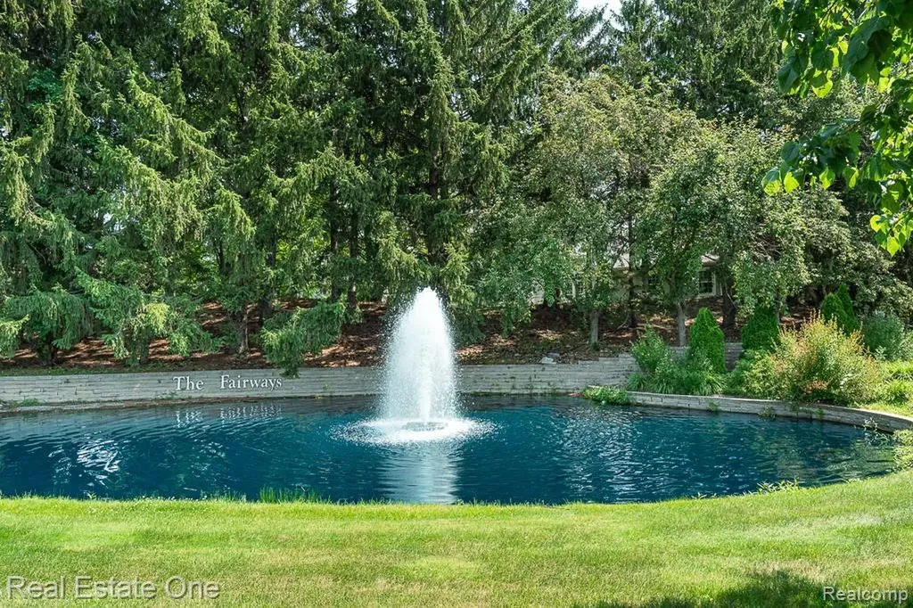 5936 Creekside Drive Troy City MI 48085