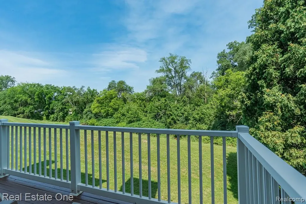 5936 Creekside Drive Troy City MI 48085