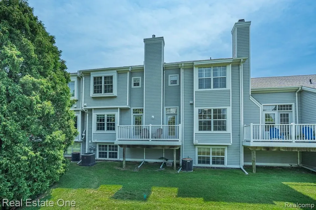 5936 Creekside Drive Troy City MI 48085