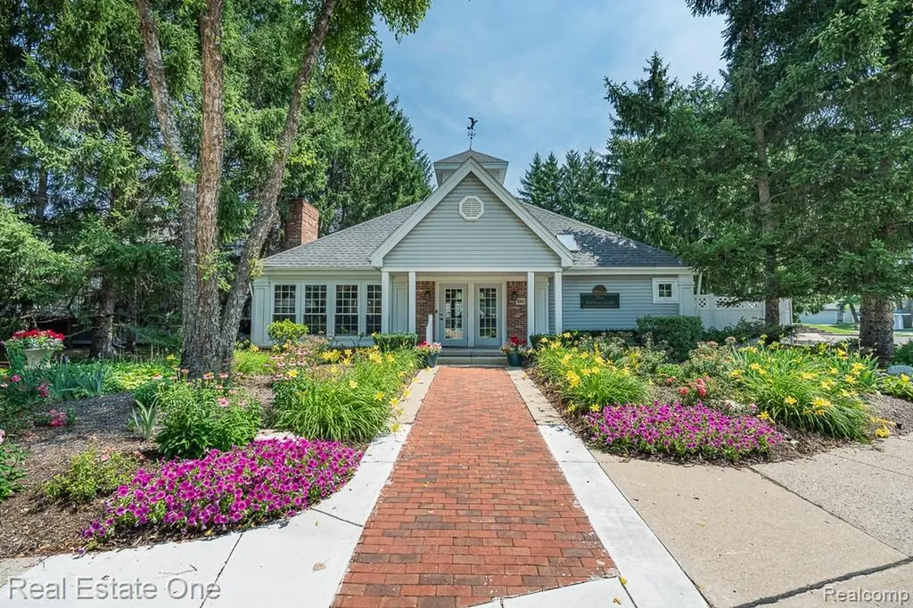 5936 Creekside Drive Troy City MI 48085