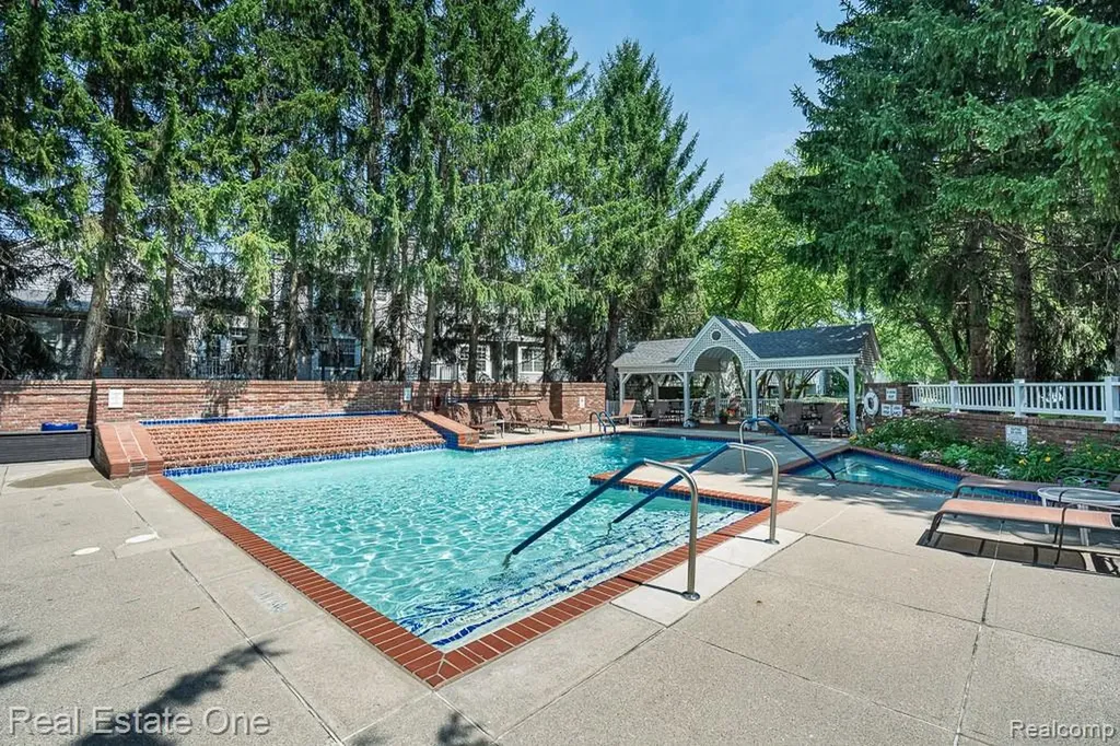 5936 Creekside Drive Troy City MI 48085