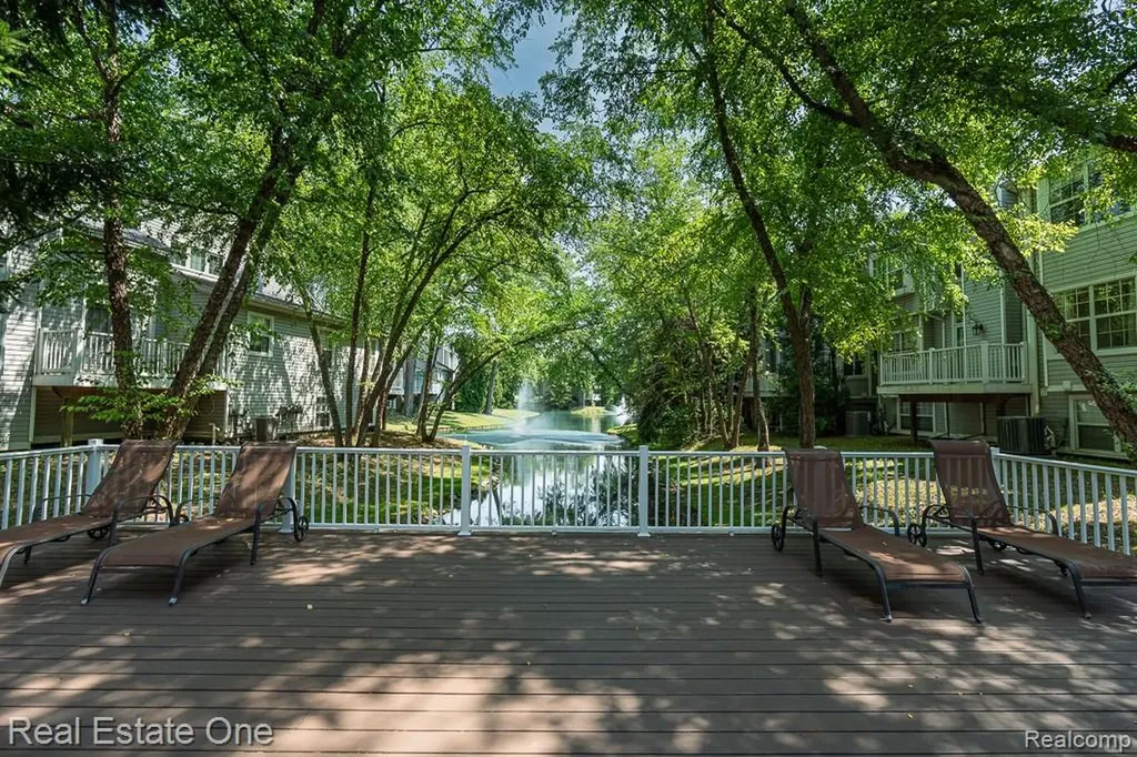 5936 Creekside Drive Troy City MI 48085