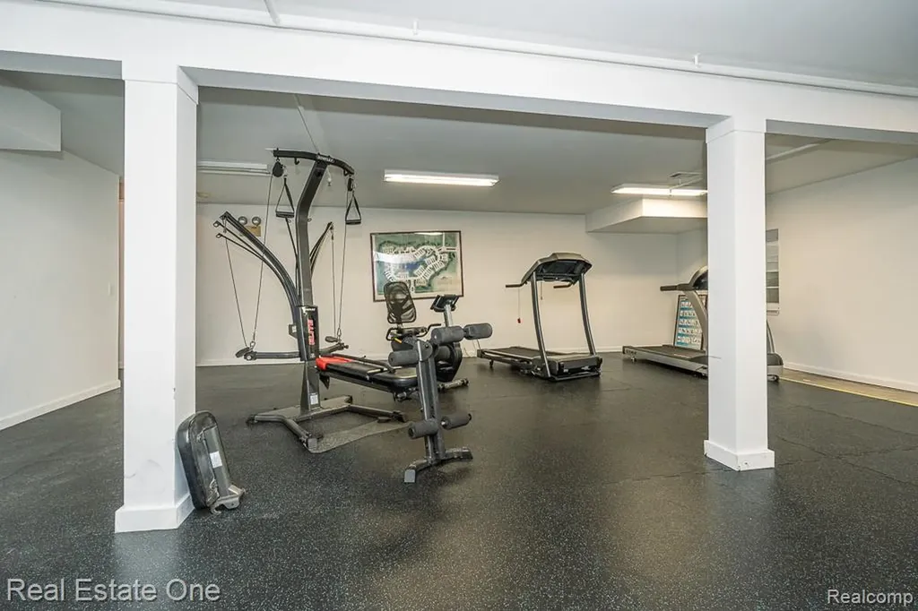 5936 Creekside Drive Troy City MI 48085