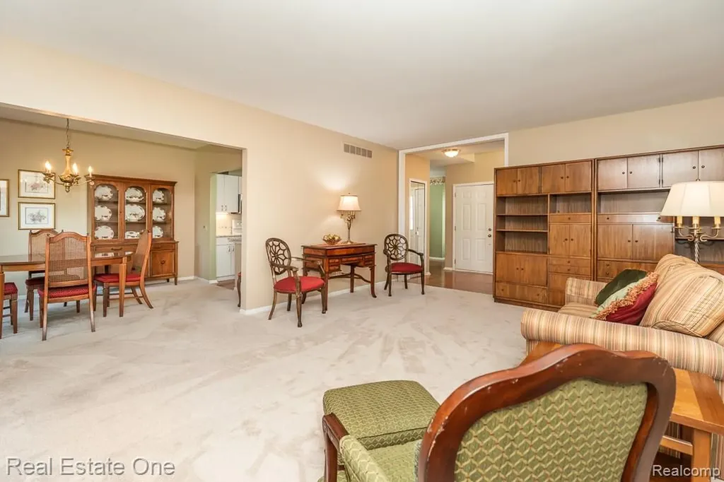 5936 Creekside Drive Troy City MI 48085