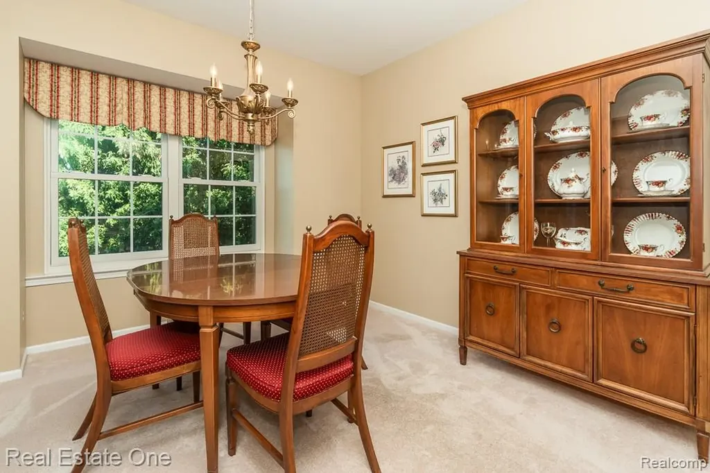 5936 Creekside Drive Troy City MI 48085