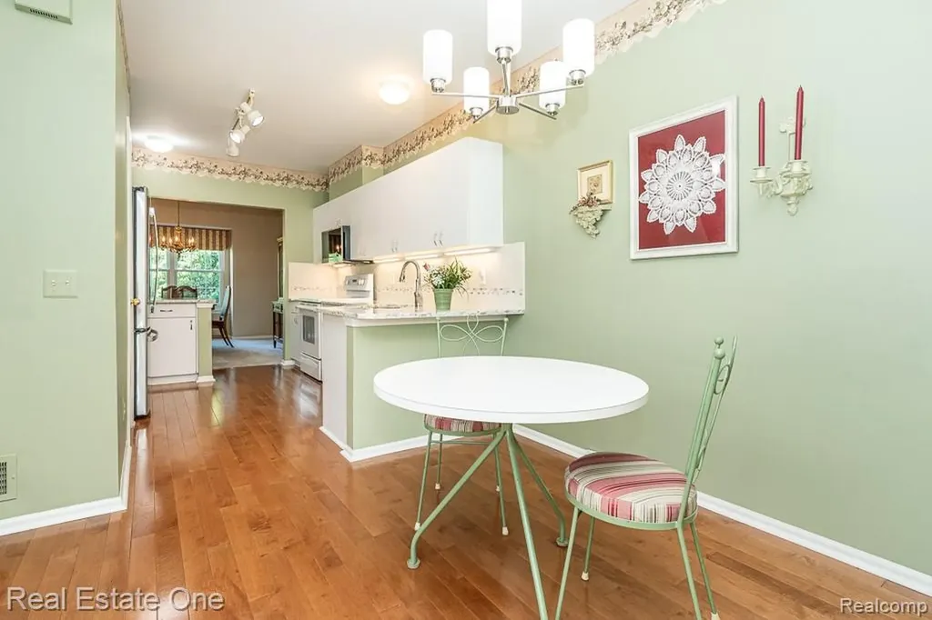 5936 Creekside Drive Troy City MI 48085