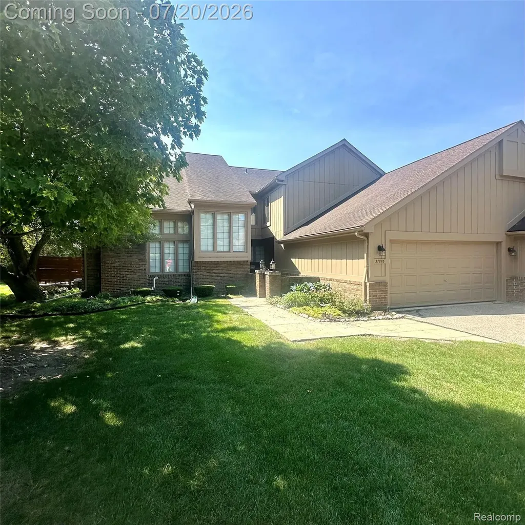 37876 N Laurel Park Drive Livonia City MI 48152