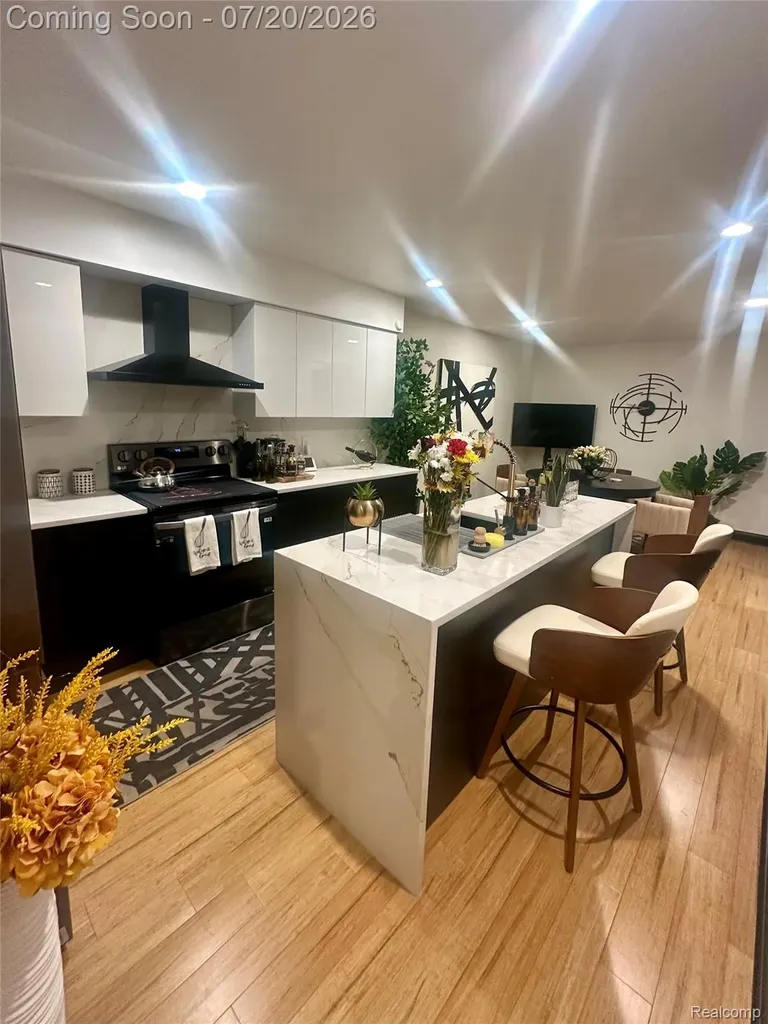 37876 N Laurel Park Drive Livonia City MI 48152
