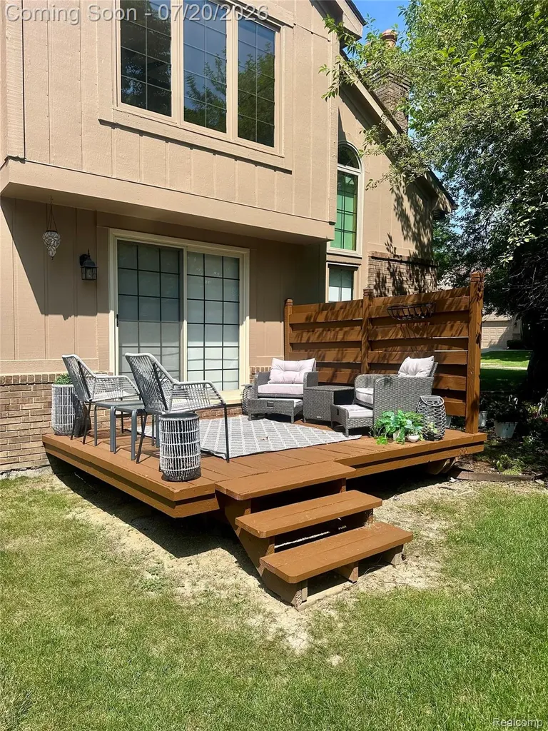 37876 N Laurel Park Drive Livonia City MI 48152