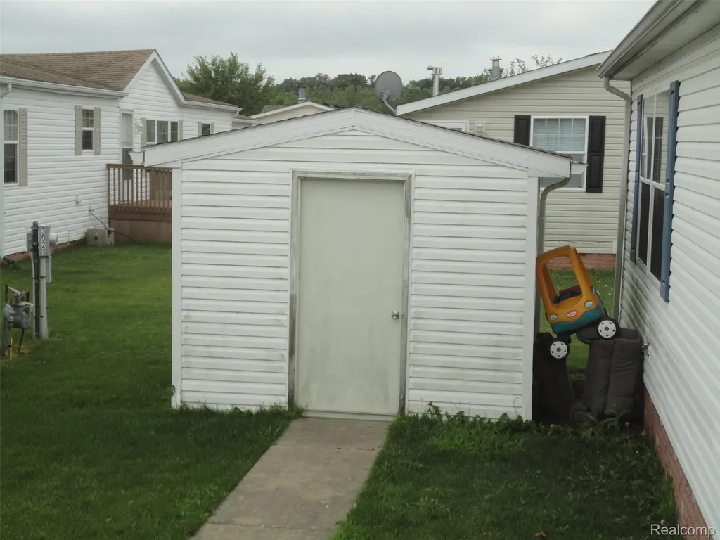5931 Megans Ridge Raisinville Township MI 48161