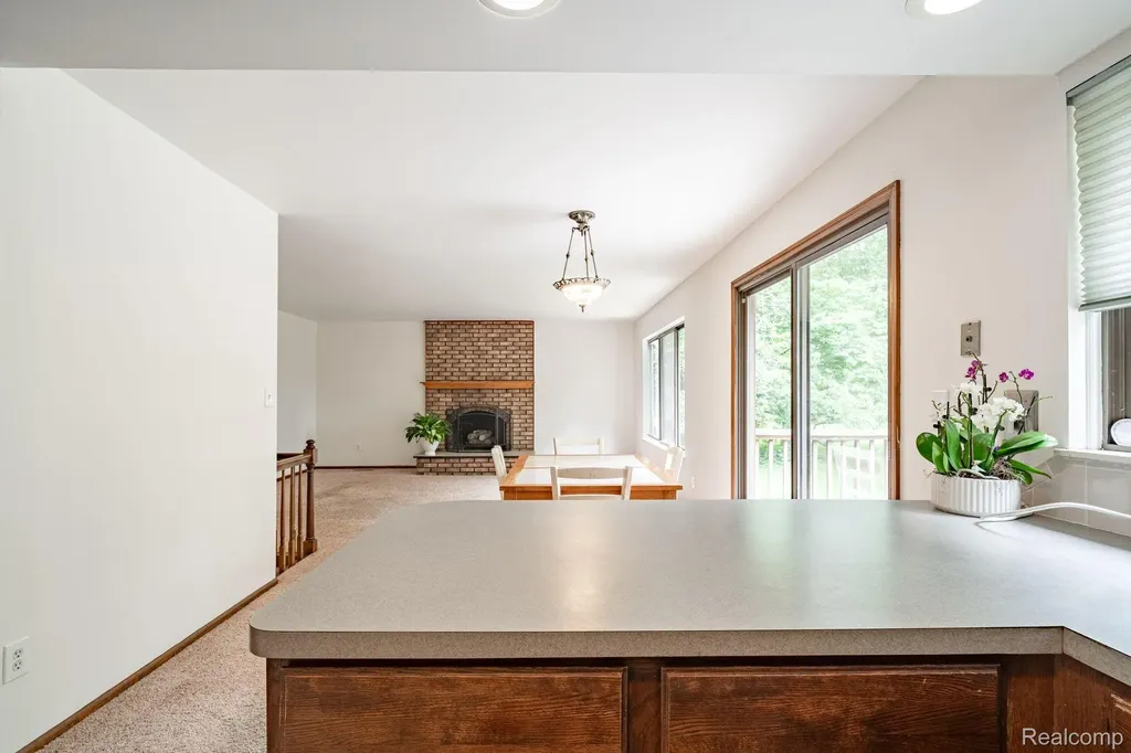 2120 Arbor Avenue Wixom City MI 48393