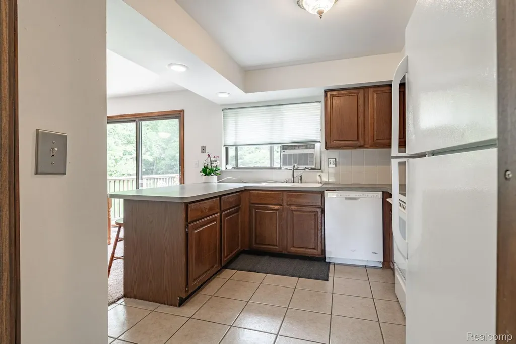 2120 Arbor Avenue Wixom City MI 48393