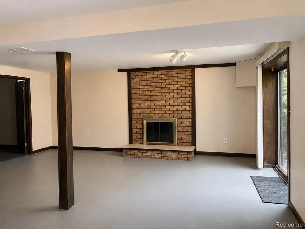 2120 Arbor Avenue Wixom City MI 48393