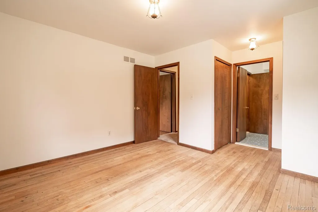 2120 Arbor Avenue Wixom City MI 48393