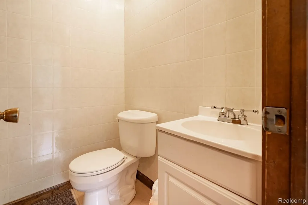 2120 Arbor Avenue Wixom City MI 48393