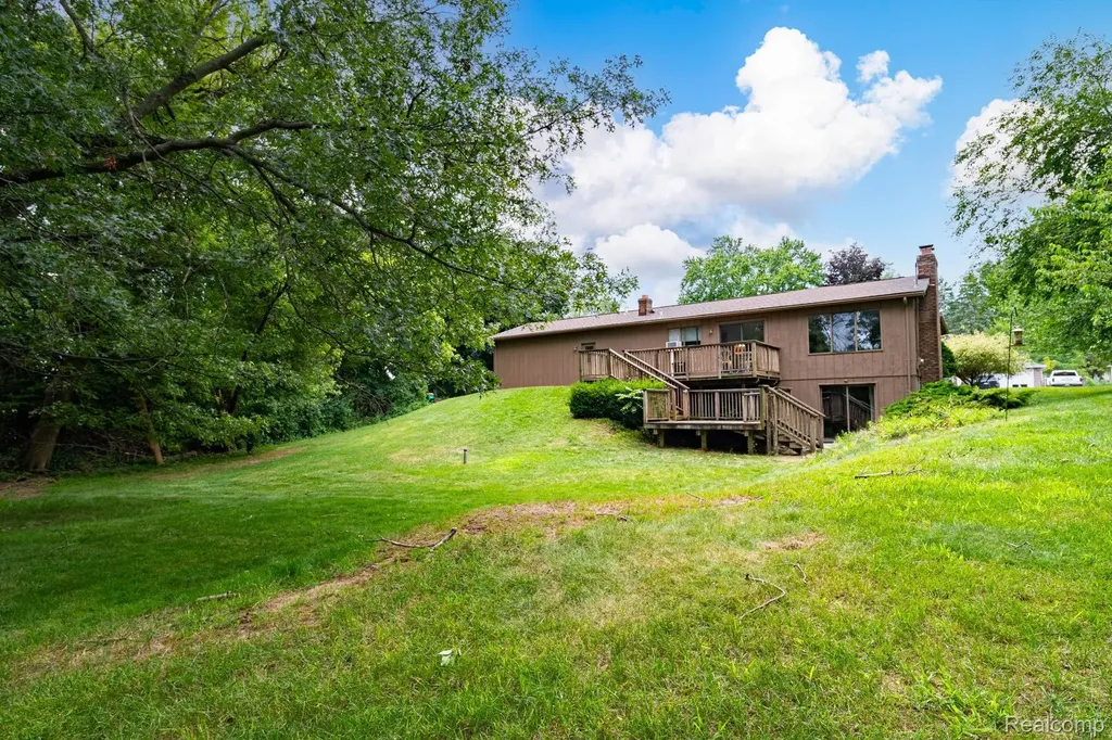 2120 Arbor Avenue Wixom City MI 48393