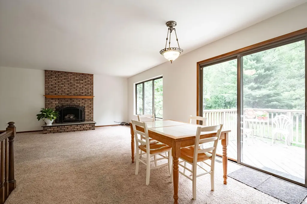 2120 Arbor Avenue Wixom City MI 48393