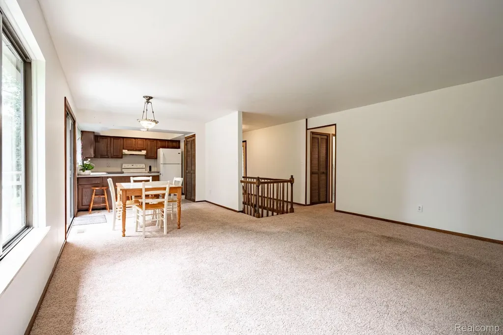 2120 Arbor Avenue Wixom City MI 48393