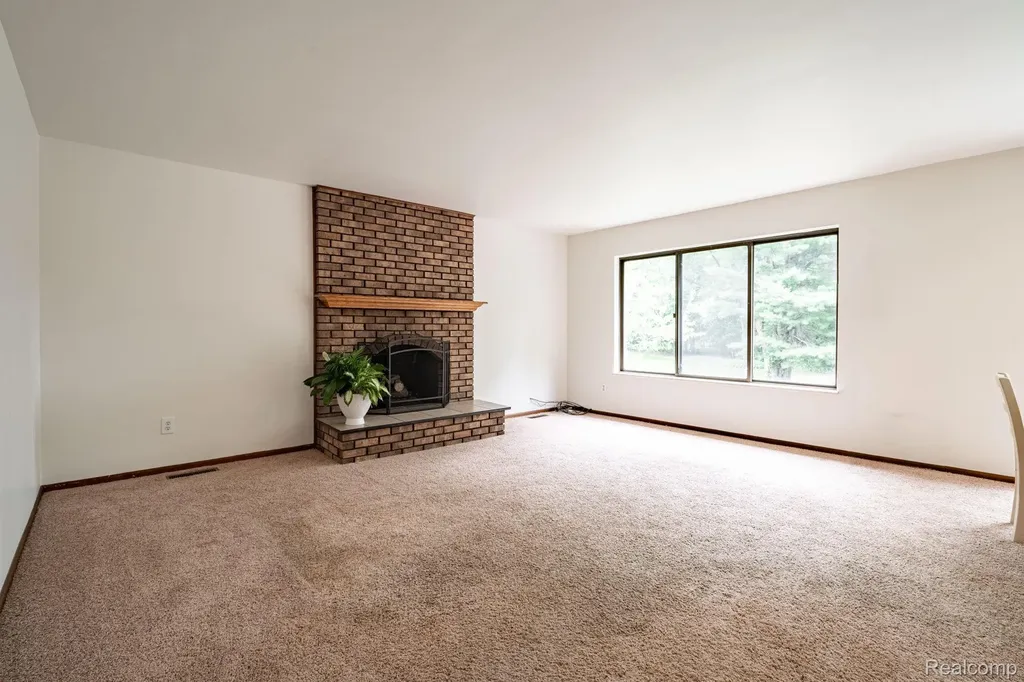 2120 Arbor Avenue Wixom City MI 48393