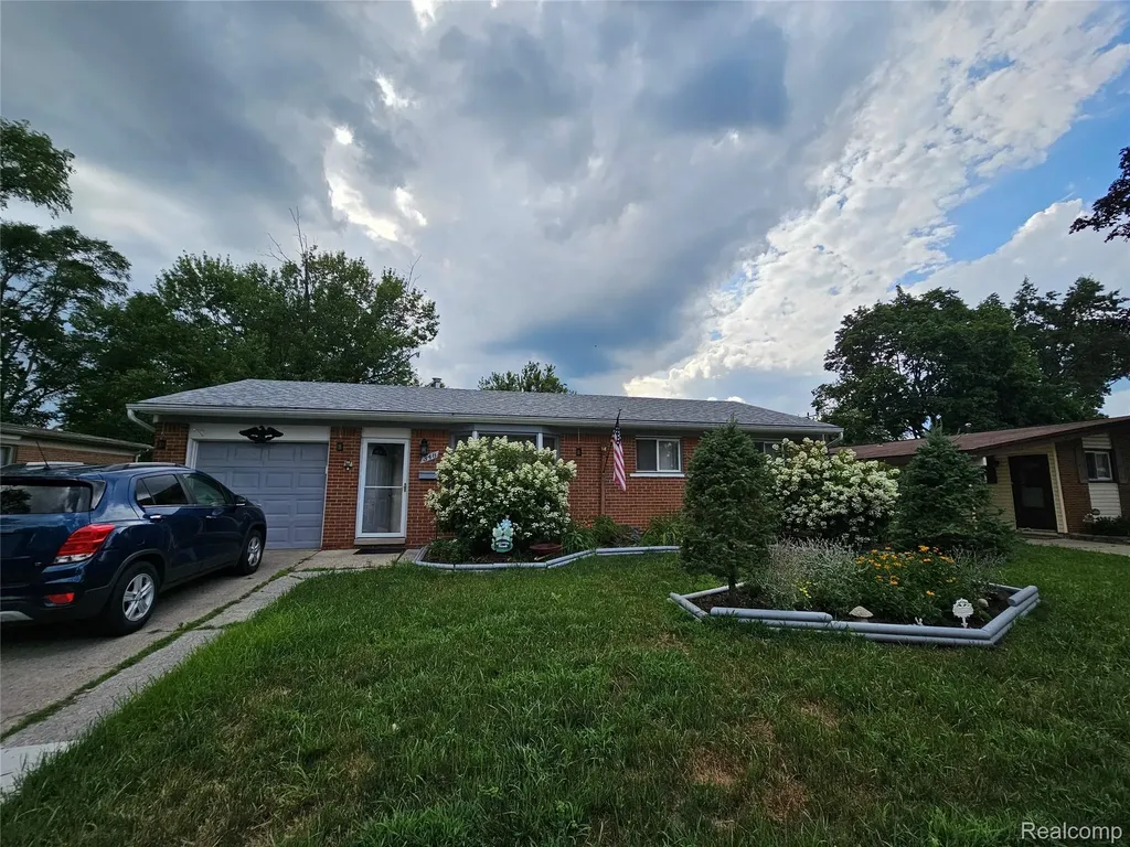 348 S Byfield Street Westland City MI 48186