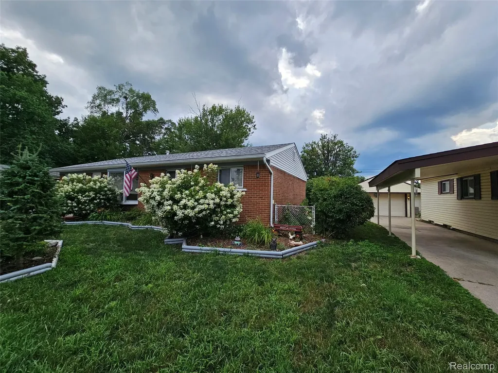 348 S Byfield Street Westland City MI 48186