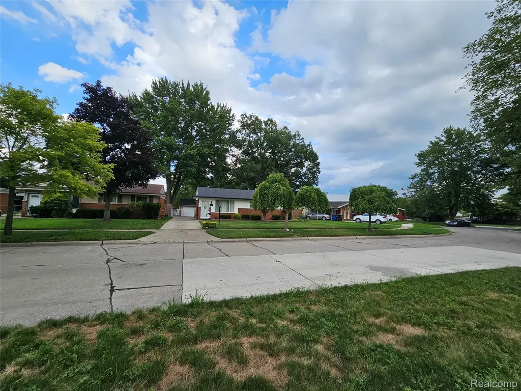 348 S Byfield Street Westland City MI 48186