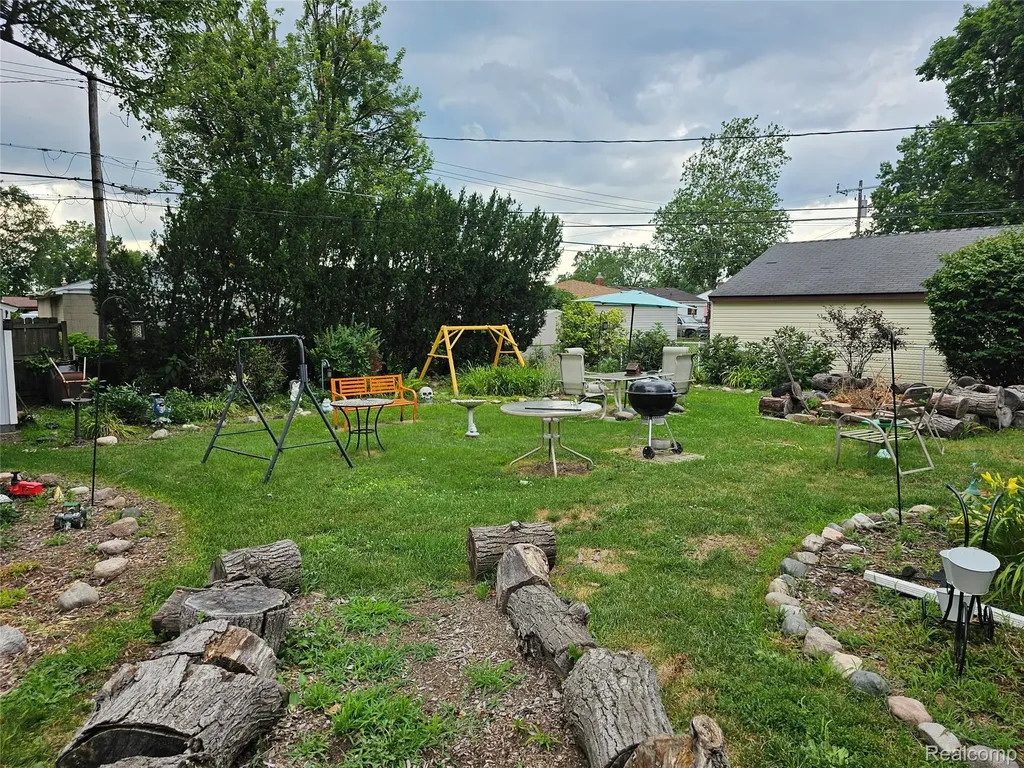 348 S Byfield Street Westland City MI 48186