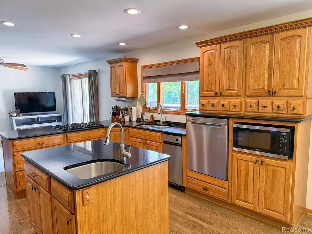 219 Hurondale Drive White Lake Charter Township MI 48386