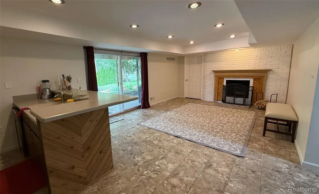 219 Hurondale Drive White Lake Charter Township MI 48386