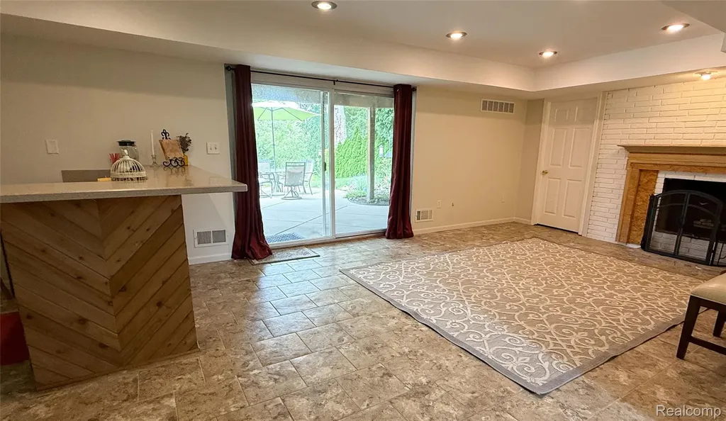 219 Hurondale Drive White Lake Charter Township MI 48386