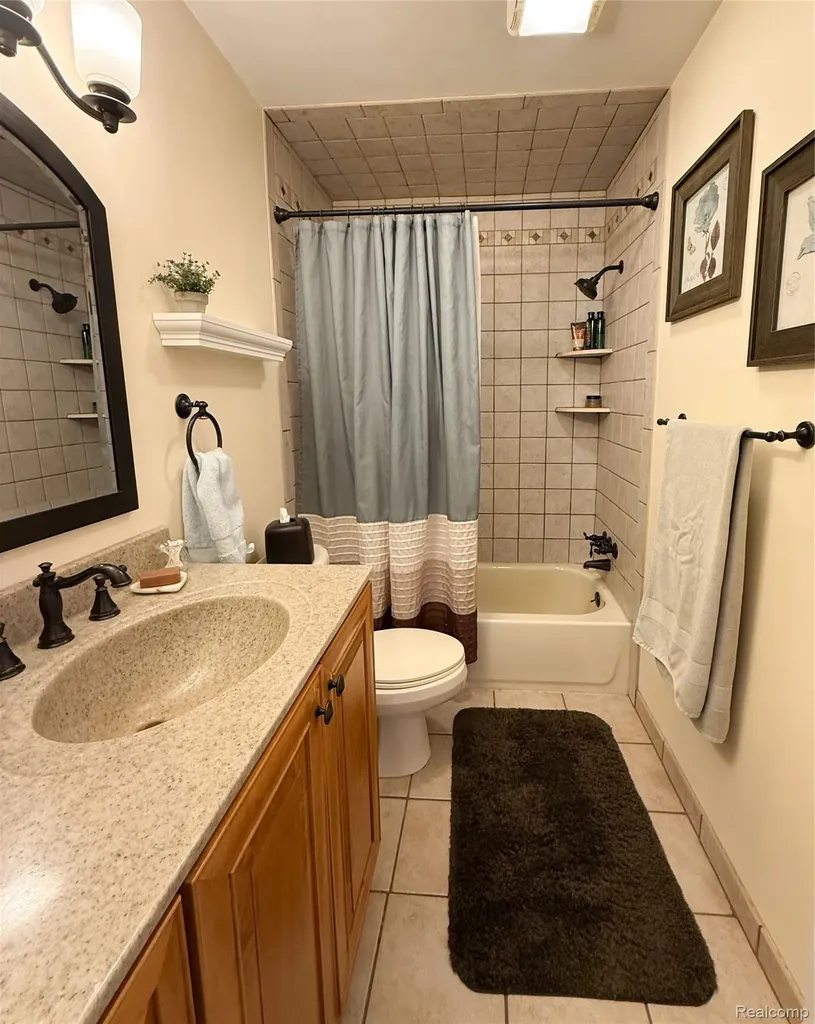 219 Hurondale Drive White Lake Charter Township MI 48386