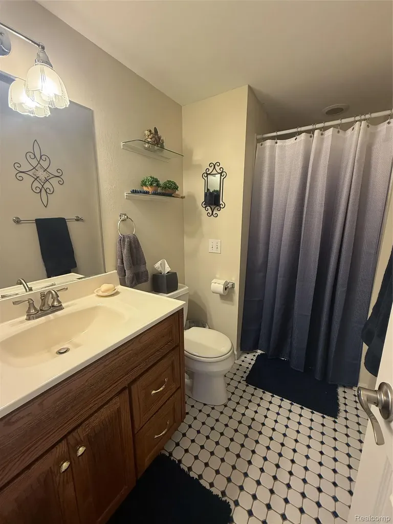 219 Hurondale Drive White Lake Charter Township MI 48386