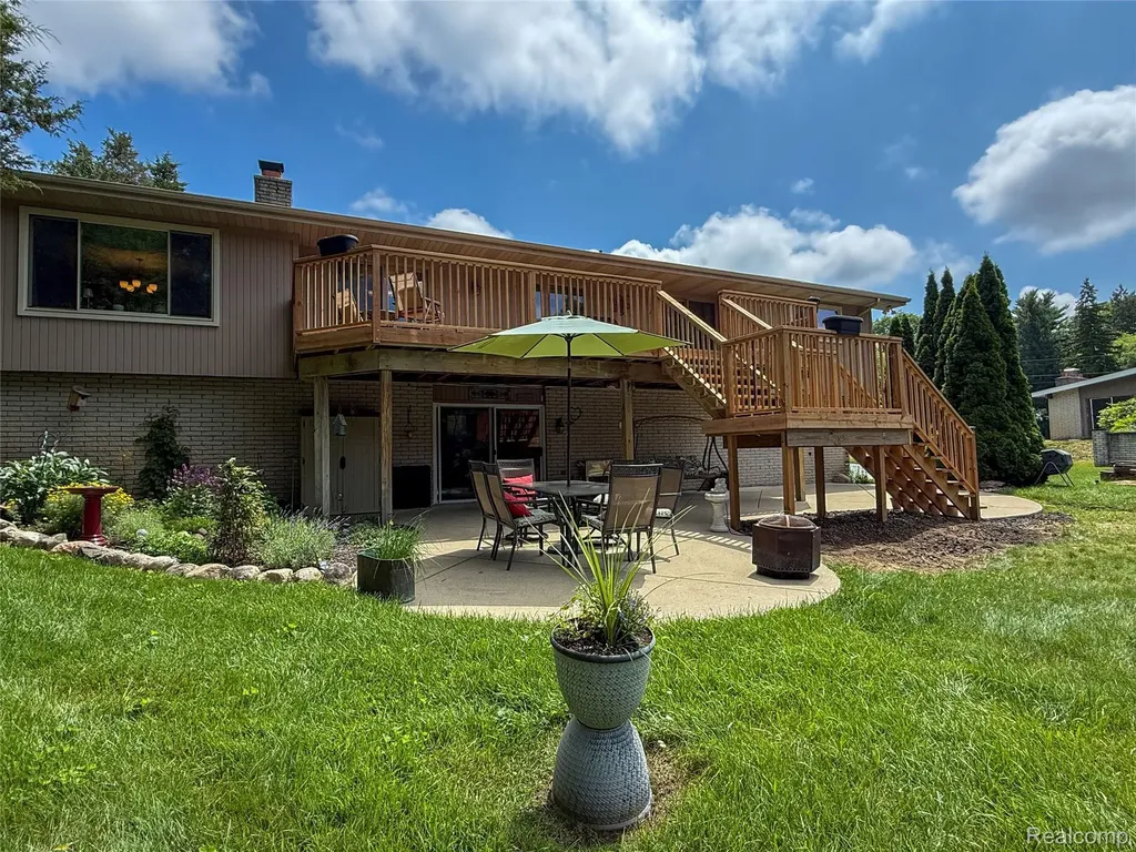 219 Hurondale Drive White Lake Charter Township MI 48386